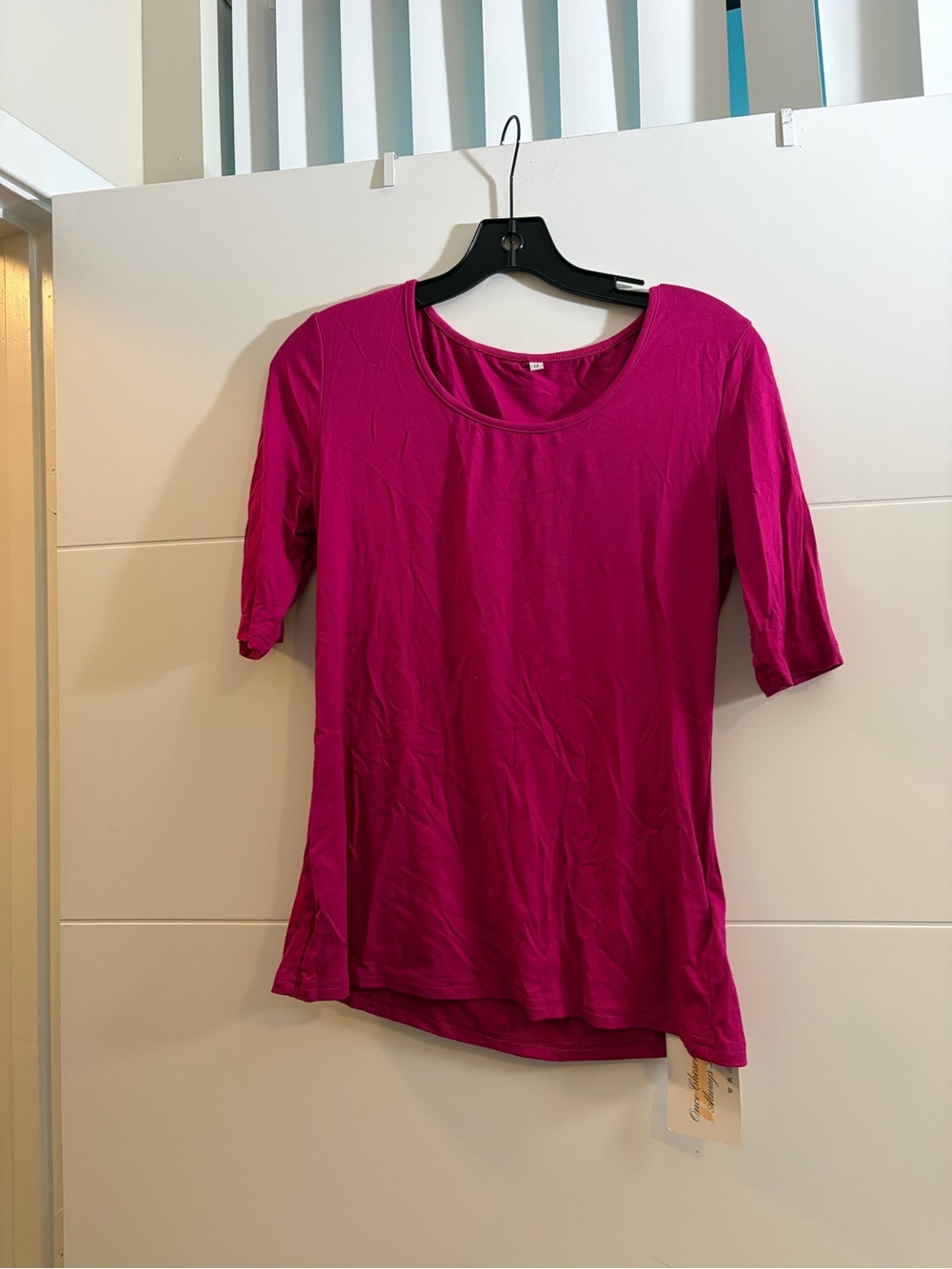 Women’s Scoop Neck Short Sleeve Tee in Fuchsia
